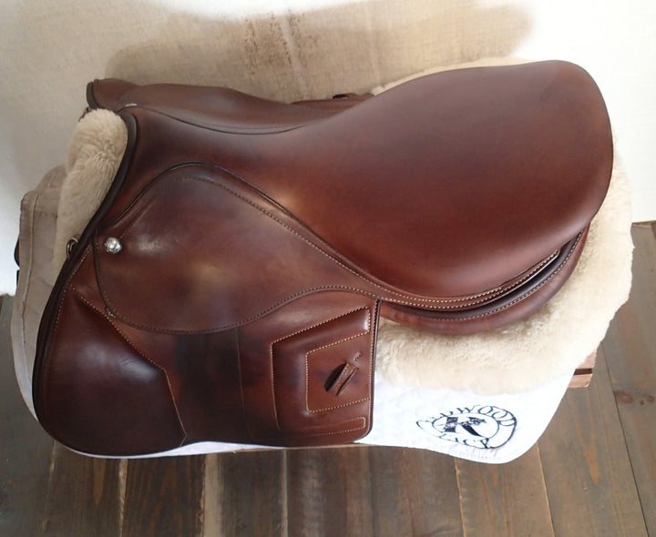 17" Renaissance by Prestige Saddle - Full Calfskin - 2021 - 4.5" dot to dot