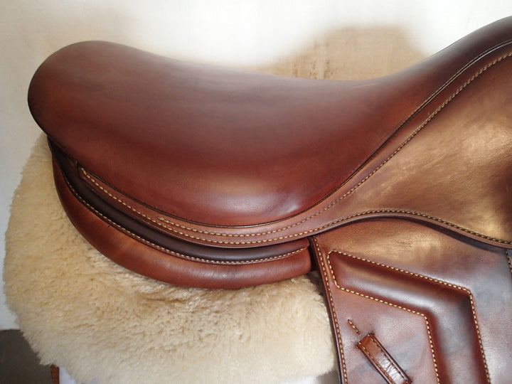17" Renaissance by Prestige Saddle - Full Calfskin - 2021 - 4.5" dot to dot