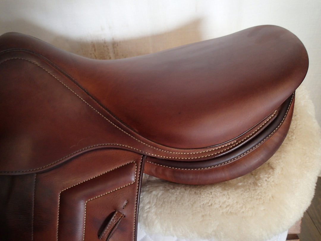 17" Renaissance by Prestige Saddle - Full Calfskin - 2021 - 4.5" dot to dot