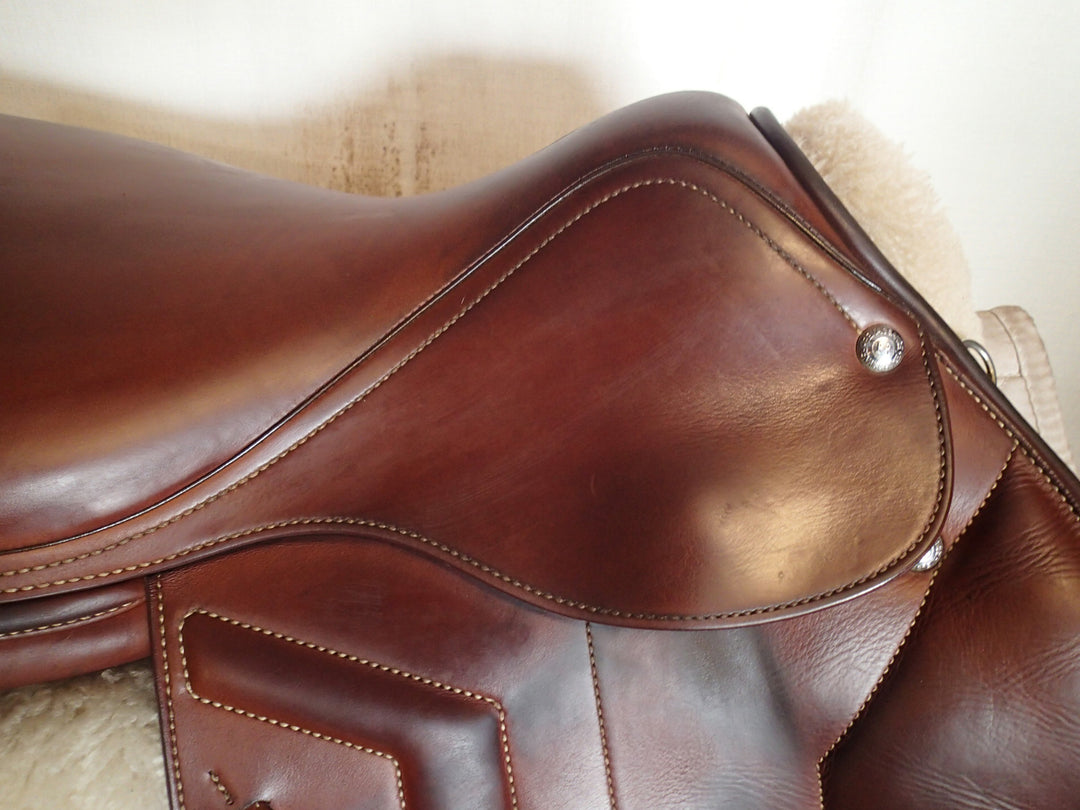 17" Renaissance by Prestige Saddle - Full Calfskin - 2021 - 4.5" dot to dot