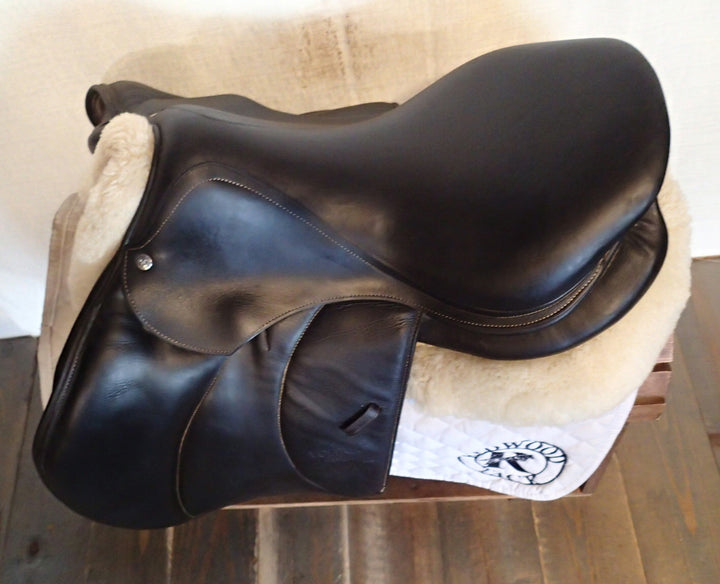 17.5" Voltaire Palm Beach Saddle - Full Buffalo - 2018 - 2A Flaps - 4.5" dot to dot - Pro Panels