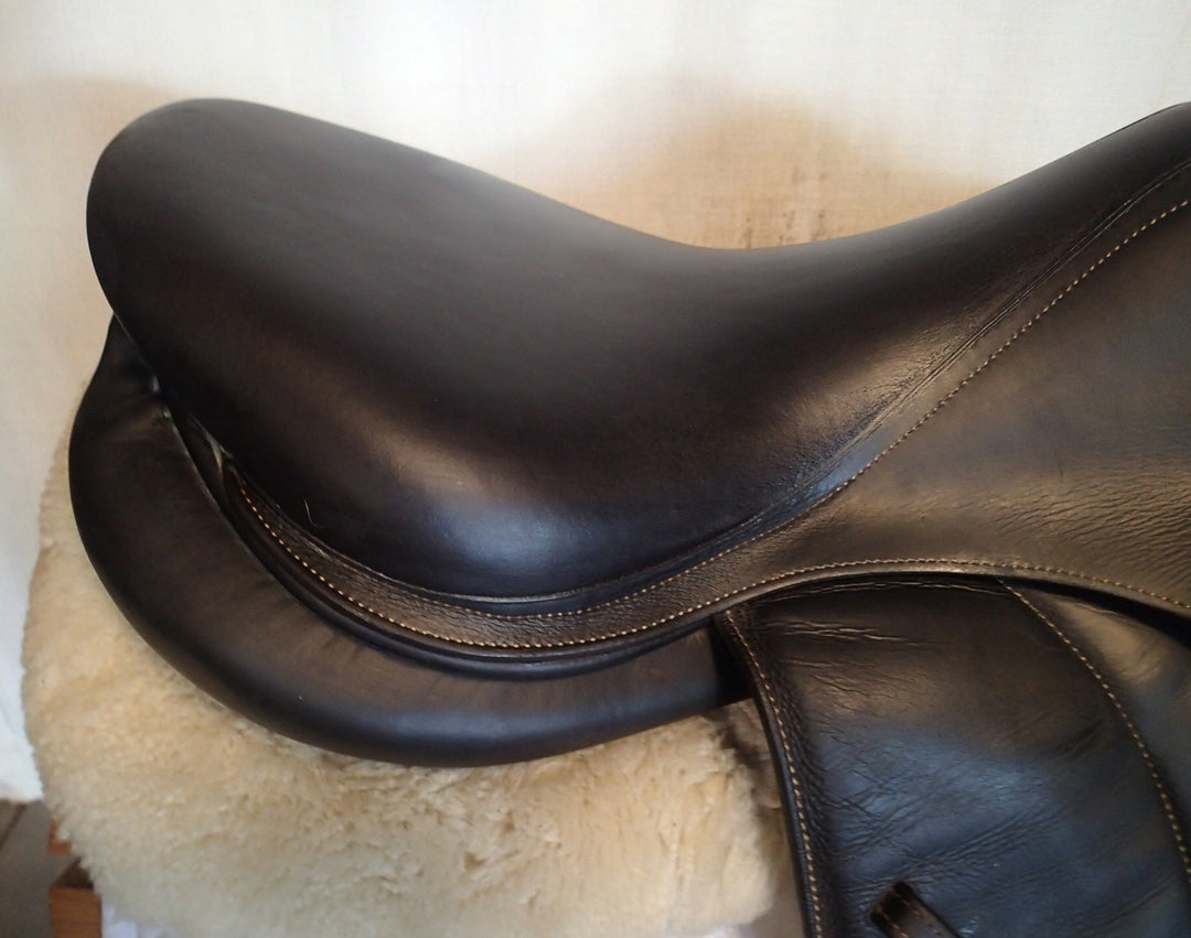 17.5" Voltaire Palm Beach Saddle - Full Buffalo - 2018 - 2A Flaps - 4.5" dot to dot - Pro Panels