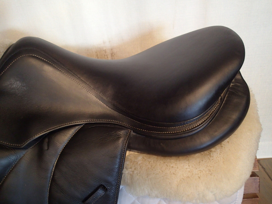 17.5" Voltaire Palm Beach Saddle - Full Buffalo - 2018 - 2A Flaps - 4.5" dot to dot - Pro Panels
