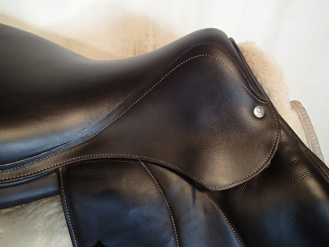 17.5" Voltaire Palm Beach Saddle - Full Buffalo - 2018 - 2A Flaps - 4.5" dot to dot - Pro Panels
