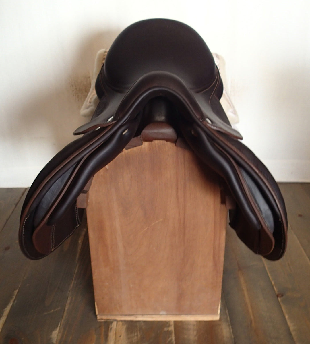 15.5" / 16" Antares Hero Saddle - Full Buffalo - 2023 - 4.5" dot to dot