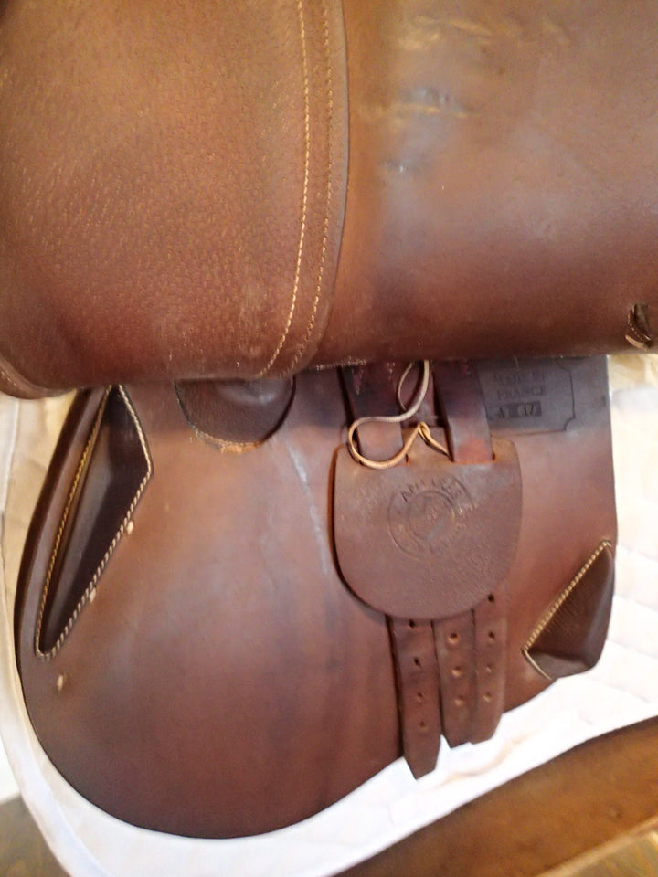 17" Antares Signature Saddle - 2016 - 2A Flaps - 4.75" dot to dot