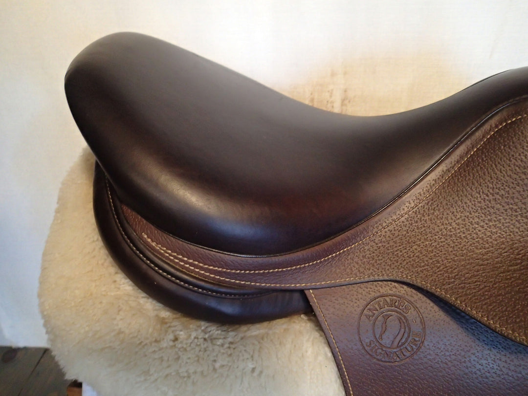 17" Antares Signature Saddle - 2016 - 2A Flaps - 4.75" dot to dot