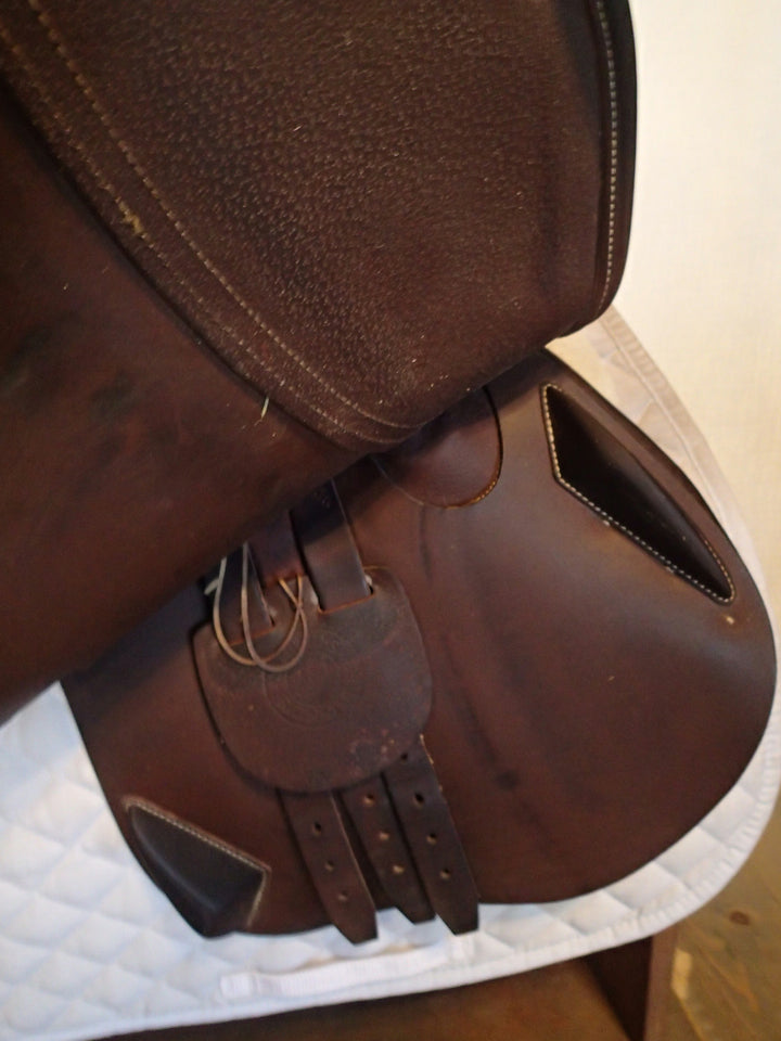 17" Antares Signature Saddle - 2016 - 2A Flaps - 4.75" dot to dot