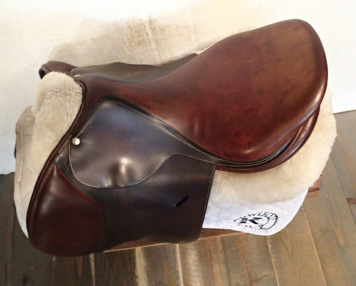 17" Butet Saddle - 2007 - L Seat - 2.25 Flaps - 4.25" dot to dot
