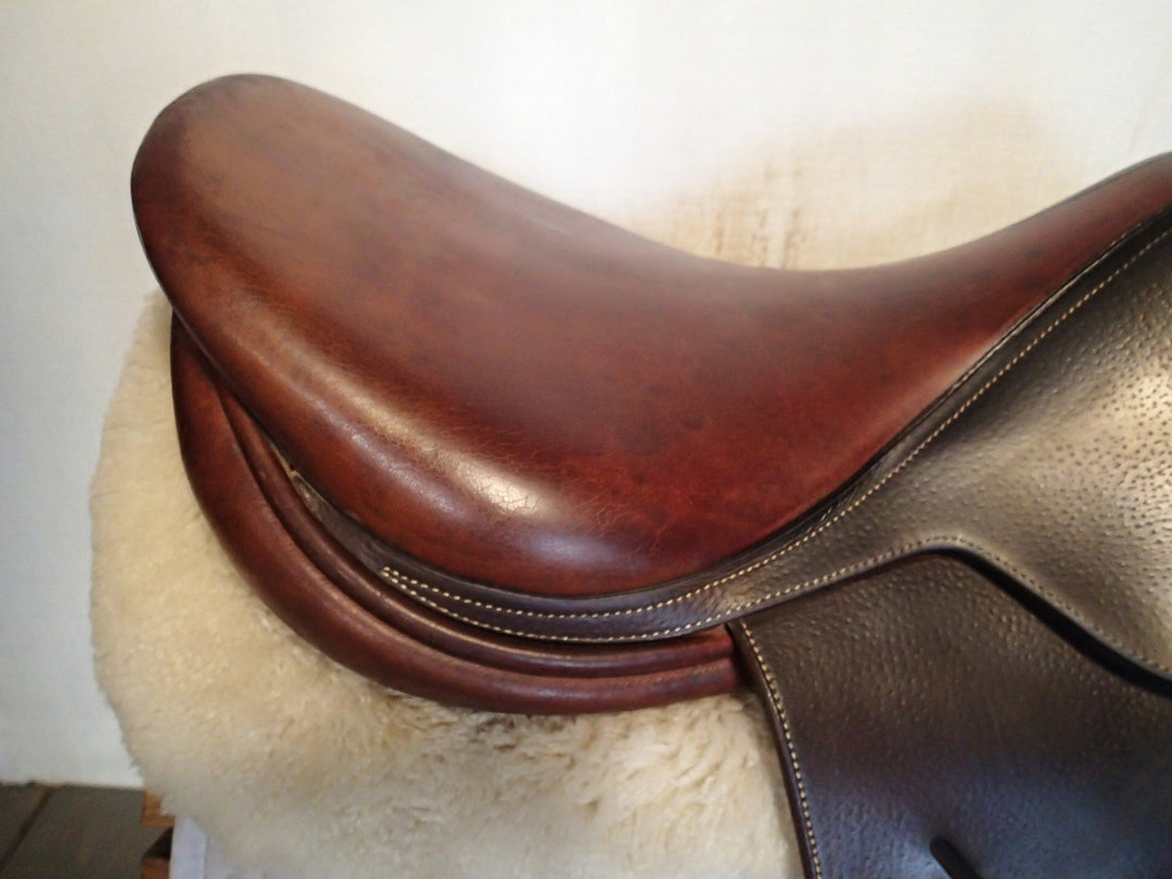 17" Butet Saddle - 2007 - L Seat - 2.25 Flaps - 4.25" dot to dot