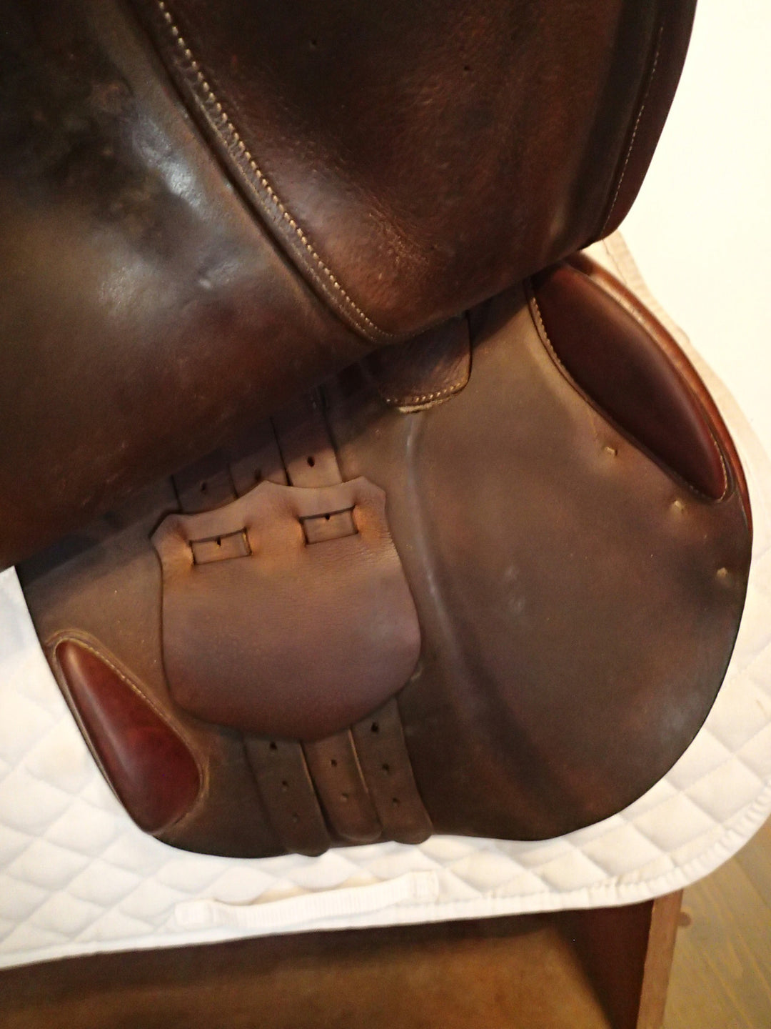 17" Butet Saddle - 2007 - L Seat - 2.25 Flaps - 4.25" dot to dot