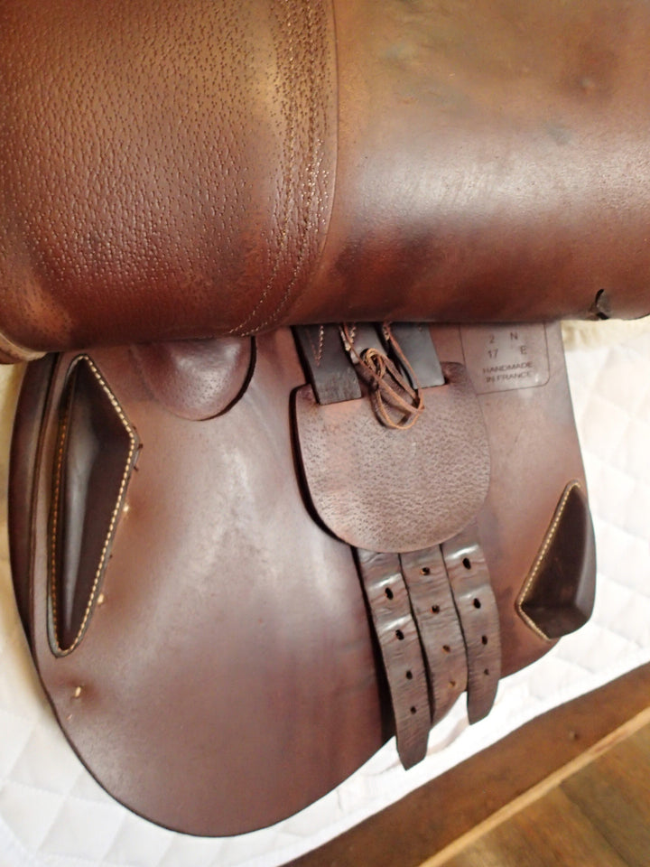 17" Antares Signature Saddle - 2017 - 2A Flaps - 4.75" dot to dot