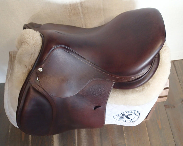 17" Antares Signature Saddle - 2017 - 2A Flaps - 4.75" dot to dot