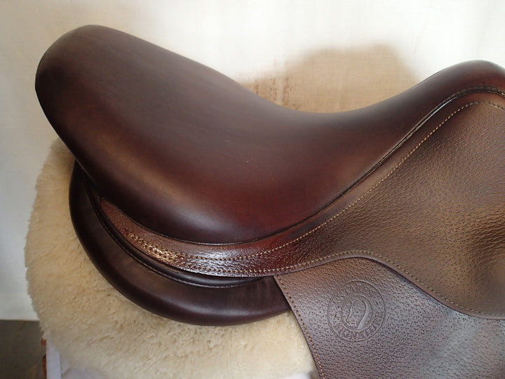 17" Antares Signature Saddle - 2017 - 2A Flaps - 4.75" dot to dot