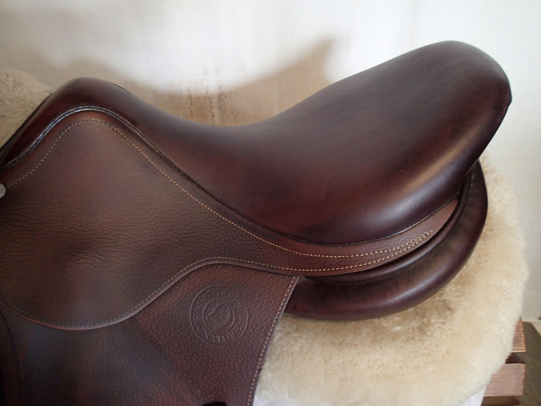 17" Antares Signature Saddle - 2017 - 2A Flaps - 4.75" dot to dot