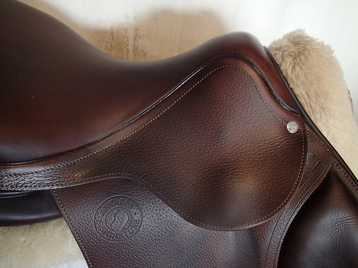 17" Antares Signature Saddle - 2017 - 2A Flaps - 4.75" dot to dot