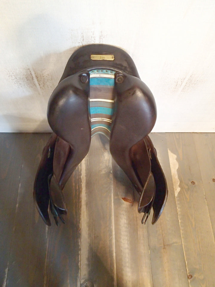 17" Voltaire Stuttgart Saddle - Full Buffalo - 2015 - 1A Flaps - 4.75" dot to dot - Pro Panels