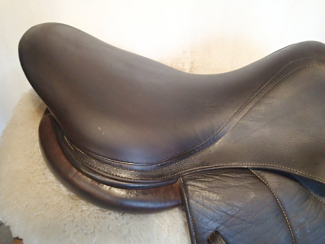 17" Voltaire Stuttgart Saddle - Full Buffalo - 2015 - 1A Flaps - 4.75" dot to dot - Pro Panels