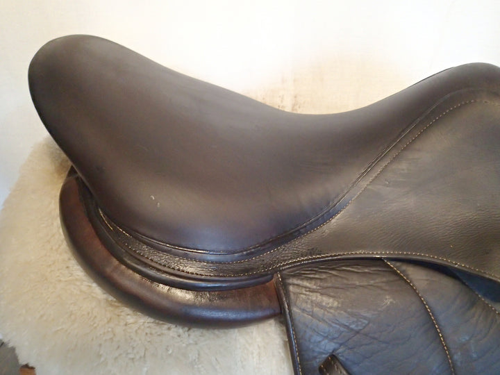 17" Voltaire Stuttgart Saddle - Full Buffalo - 2015 - 1A Flaps - 4.75" dot to dot - Pro Panels