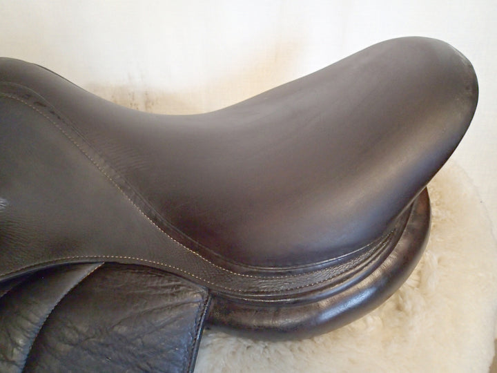 17" Voltaire Stuttgart Saddle - Full Buffalo - 2015 - 1A Flaps - 4.75" dot to dot - Pro Panels