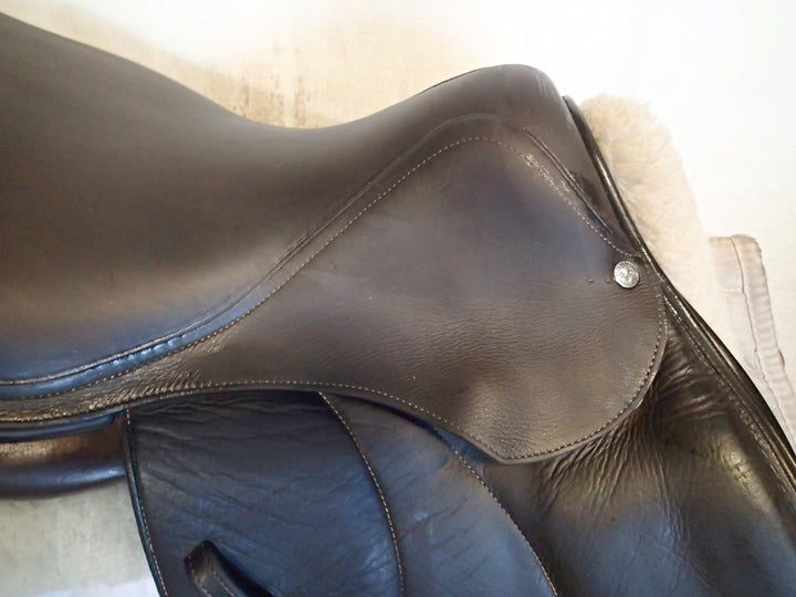 17" Voltaire Stuttgart Saddle - Full Buffalo - 2015 - 1A Flaps - 4.75" dot to dot - Pro Panels