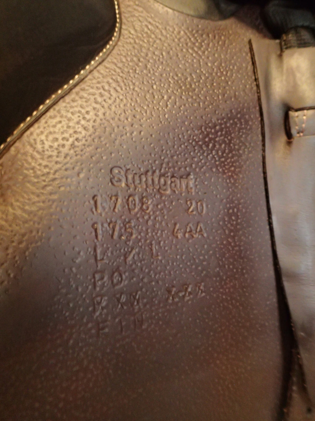 17.5" Voltaire Stuttgart Saddle - Full Buffalo - 2020 - 4AA Flaps - 4.75" dot to dot - FIN Panels