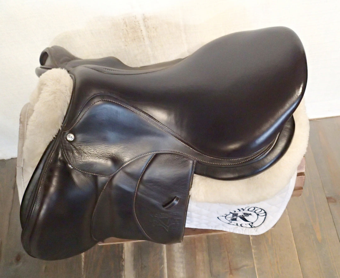 17.5" Voltaire Stuttgart Saddle - Full Buffalo - 2020 - 4AA Flaps - 4.75" dot to dot - FIN Panels