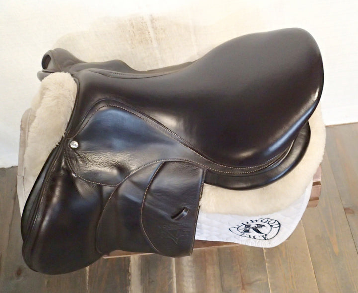 17.5" Voltaire Stuttgart Saddle - Full Buffalo - 2020 - 4AA Flaps - 4.75" dot to dot - FIN Panels