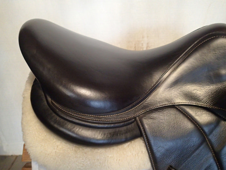 17.5" Voltaire Stuttgart Saddle - Full Buffalo - 2020 - 4AA Flaps - 4.75" dot to dot - FIN Panels