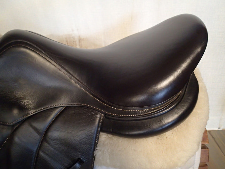 17.5" Voltaire Stuttgart Saddle - Full Buffalo - 2020 - 4AA Flaps - 4.75" dot to dot - FIN Panels