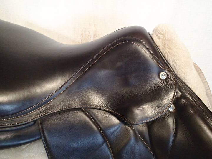 17.5" Voltaire Stuttgart Saddle - Full Buffalo - 2020 - 4AA Flaps - 4.75" dot to dot - FIN Panels