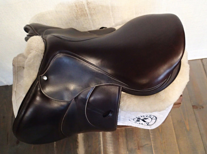 17.5" Voltaire Palm Beach Saddle - Full Buffalo - 2025 - 2AAA Flaps - 5" dot to dot - Pro Panels