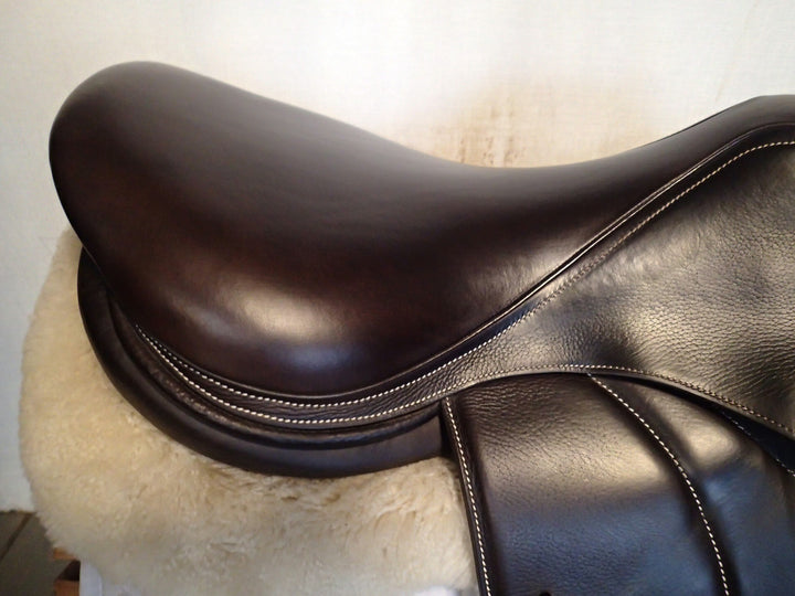 17.5" Voltaire Palm Beach Saddle - Full Buffalo - 2025 - 2AAA Flaps - 5" dot to dot - Pro Panels