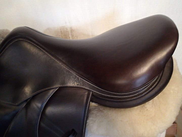 17.5" Voltaire Palm Beach Saddle - Full Buffalo - 2025 - 2AAA Flaps - 5" dot to dot - Pro Panels