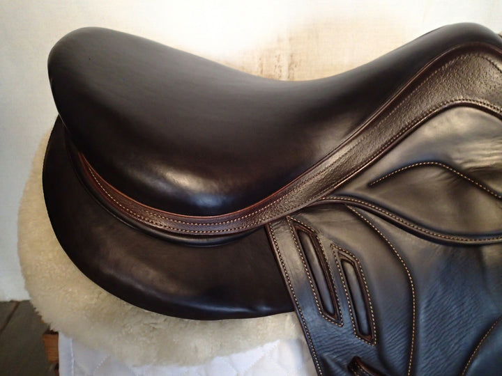 17" Devoucoux Biarritz Lab Saddle - Full Buffalo - 2019 - 2 Flaps - 4.5" dot to dot
