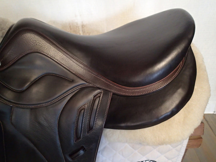 17" Devoucoux Biarritz Lab Saddle - Full Buffalo - 2019 - 2 Flaps - 4.5" dot to dot