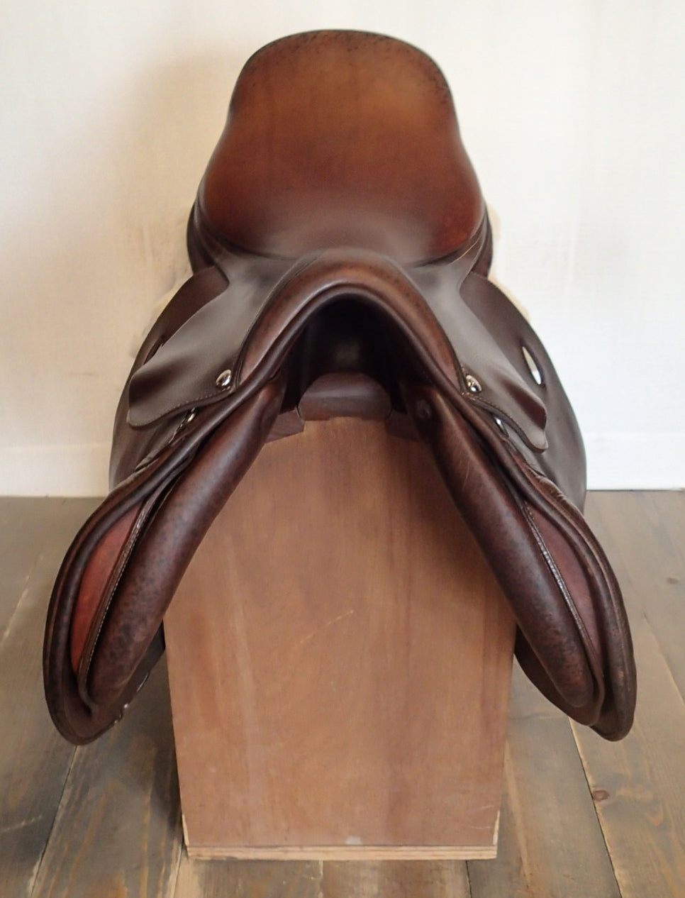 17" Butet Saddle - 2007 - C Seat - 1.5 Flaps - 4.5" dot to dot