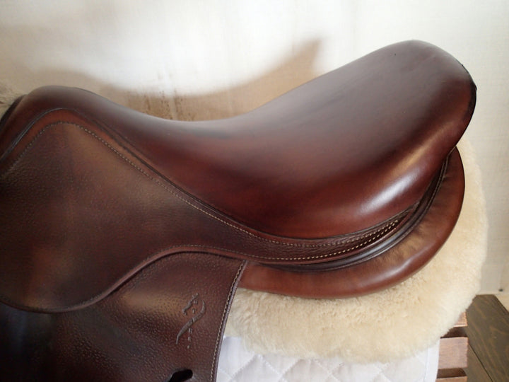 17.5" Antares Classique Saddle - 2014 - 3AA Flaps - 4.5" dot to dot