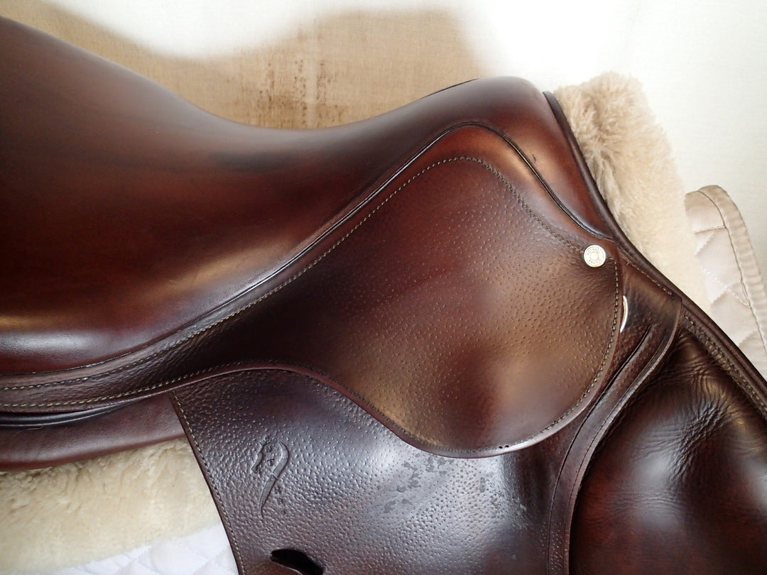 17.5" Antares Classique Saddle - 2014 - 3AA Flaps - 4.5" dot to dot