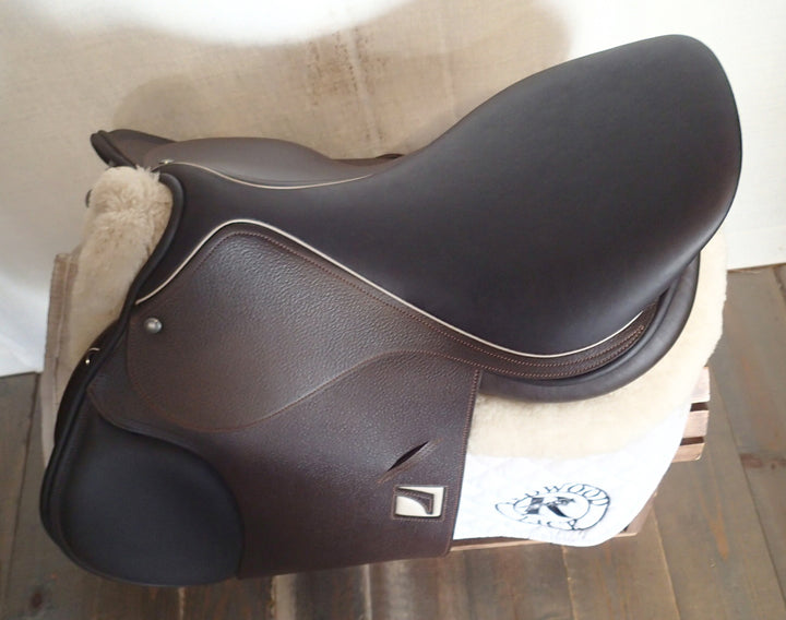18" Luc Childeric Saddle - 2017 - NEW - 4.5" dot to dot
