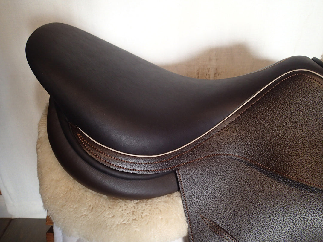 18" Luc Childeric Saddle - 2017 - NEW - 4.5" dot to dot