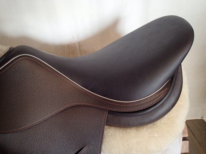 18" Luc Childeric Saddle - 2017 - NEW - 4.5" dot to dot
