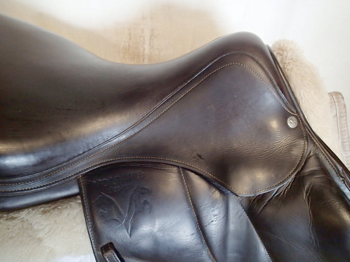 18.5" Voltaire Lexington Monoflap Saddle - Full Buffalo - 2015 - 2AA Flaps - 4.75" dot to dot - Pro Panels