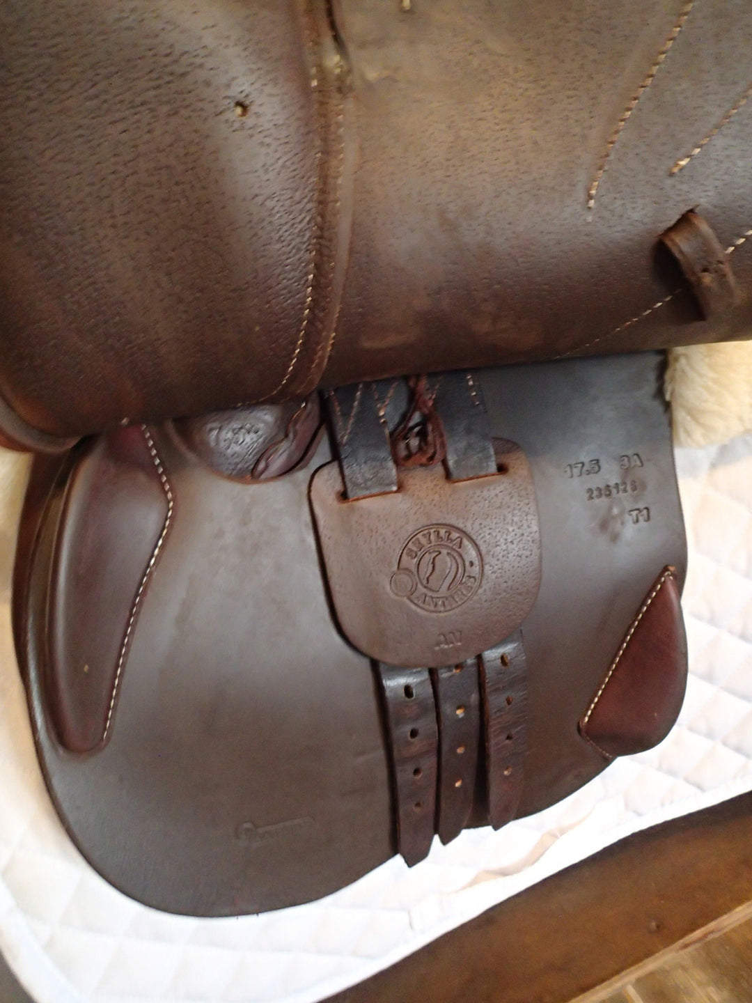 17.5" Antares Skylla Saddle - Full Calfskin - 2023 - 3A Flaps - 4.5" dot to dot