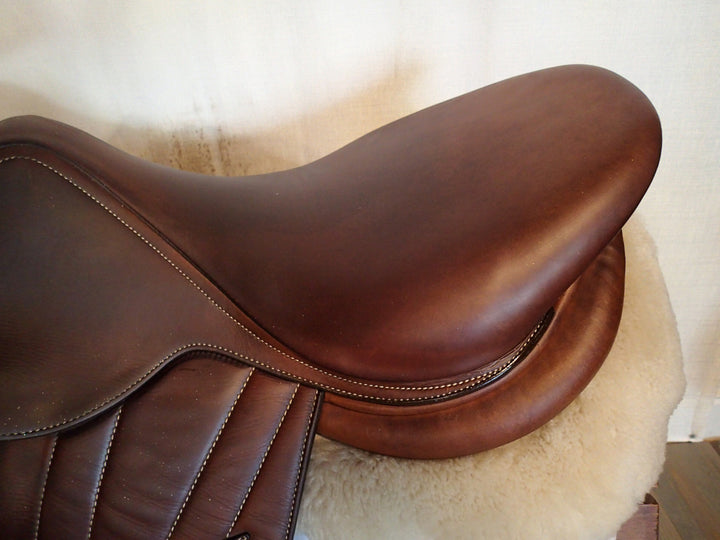 17" Butet Premium Saddle - Full Calfskin - 2023 - L Seat - 2C Flaps - 4.25" dot to dot