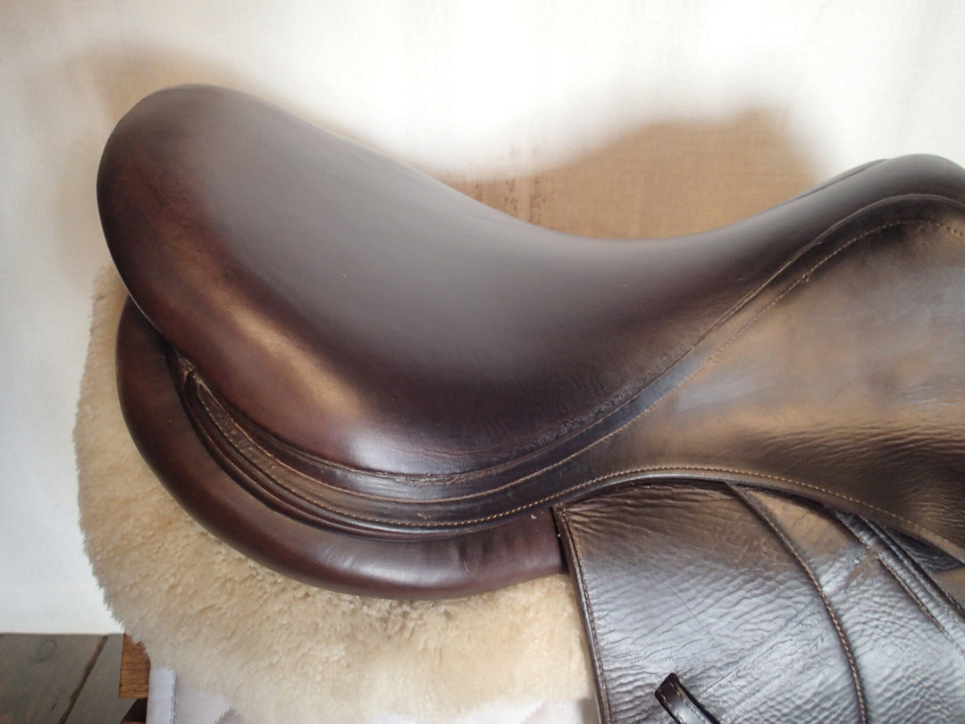 17.5" Voltaire Palm Beach Saddle - Full Buffalo - 2012 - 3AA Flaps - 4.75" dot to dot - FIN Panels