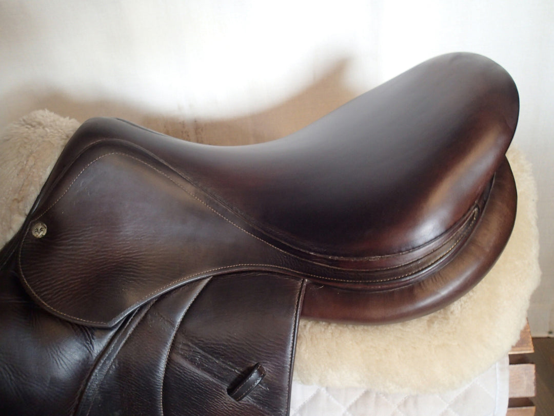 17.5" Voltaire Palm Beach Saddle - Full Buffalo - 2012 - 3AA Flaps - 4.75" dot to dot - FIN Panels