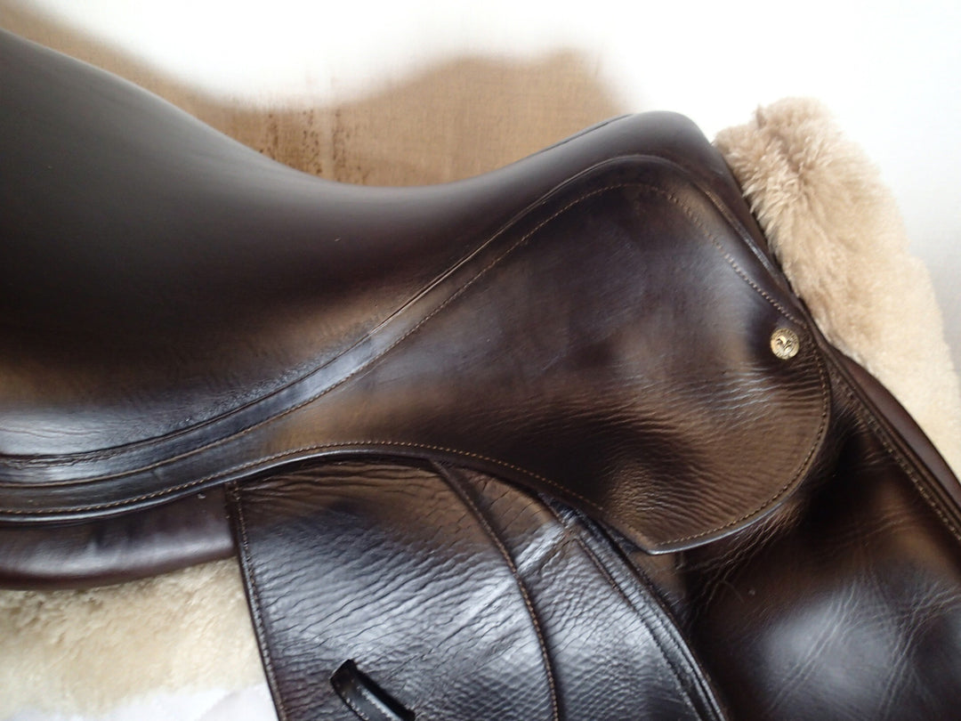 17.5" Voltaire Palm Beach Saddle - Full Buffalo - 2012 - 3AA Flaps - 4.75" dot to dot - FIN Panels