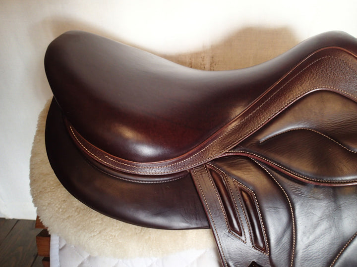 17" Devoucoux Biarritz Lab Saddle - Full Buffalo - 2021 - 2 Flaps - 4.5" dot to dot