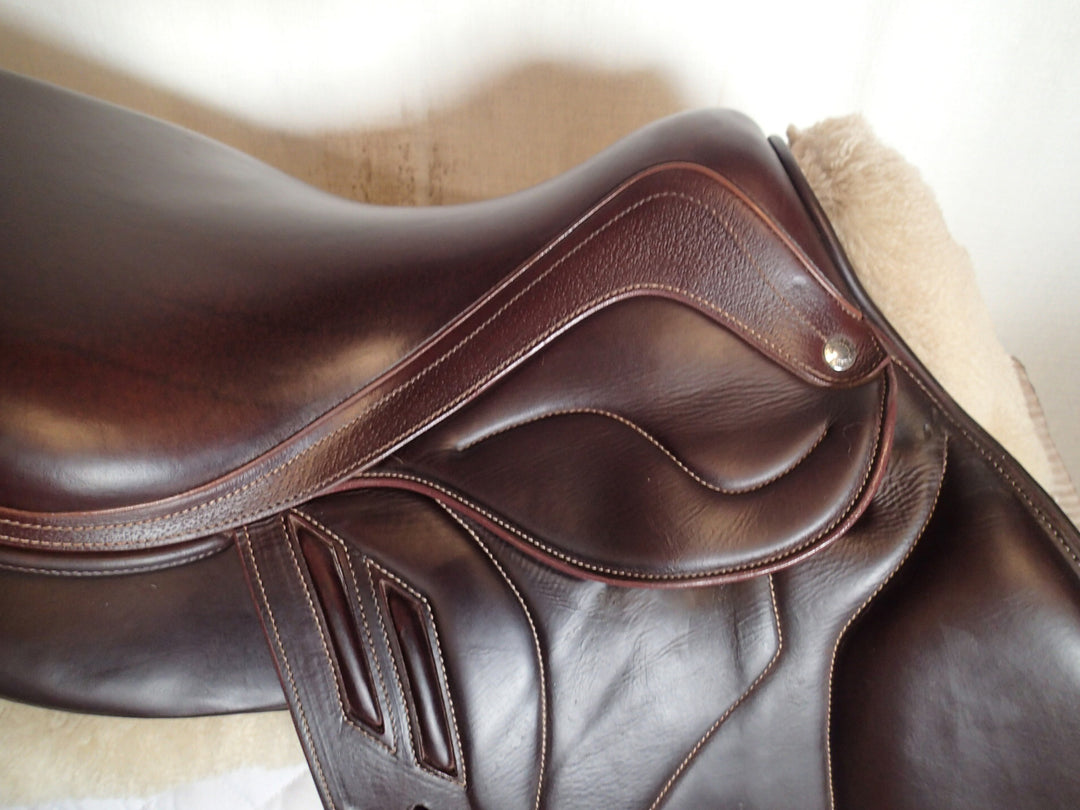 17" Devoucoux Biarritz Lab Saddle - Full Buffalo - 2021 - 2 Flaps - 4.5" dot to dot